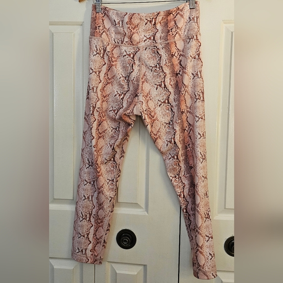 Victoria's Secret On Point Live Leggings - Picture 6 of 6